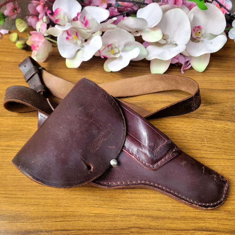 Collector`s Genuine Leather GUN HOLSTER Lot.  (Bid Per Lot)