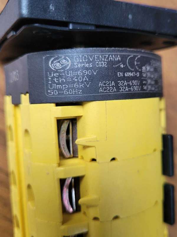 GIOVENZANA Rotary ON/OFF Cam Switch  (C0320015R007)