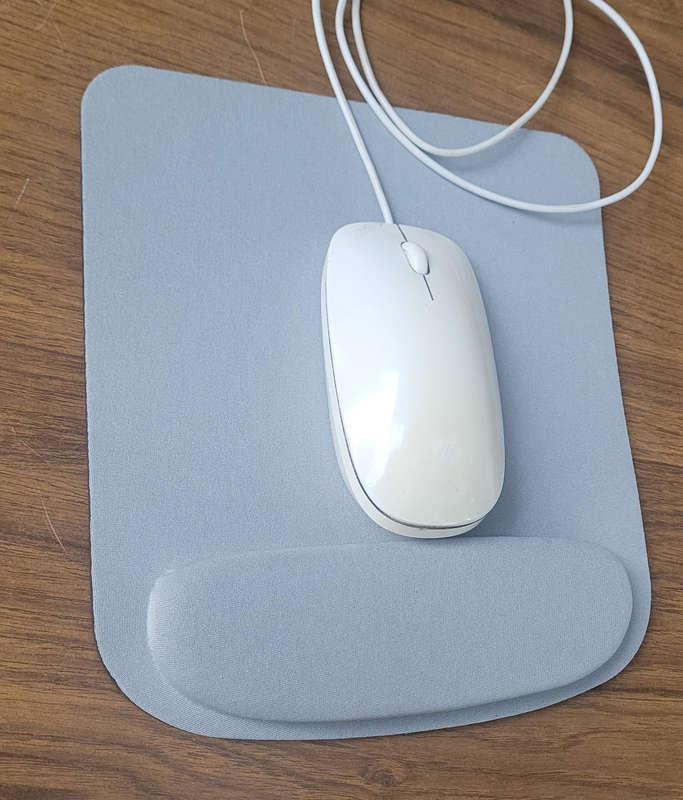 Ergonomic Mouse Pad With Wrist Support (Does Not Include Mouse). Bid Per Piece