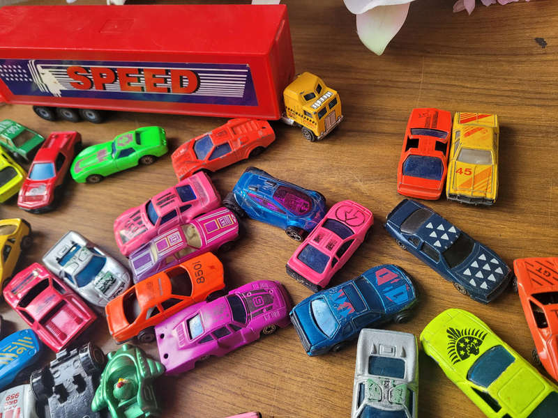 A Variety Of 50x Collector`s Toys (Bid Per Lot Of 50x)