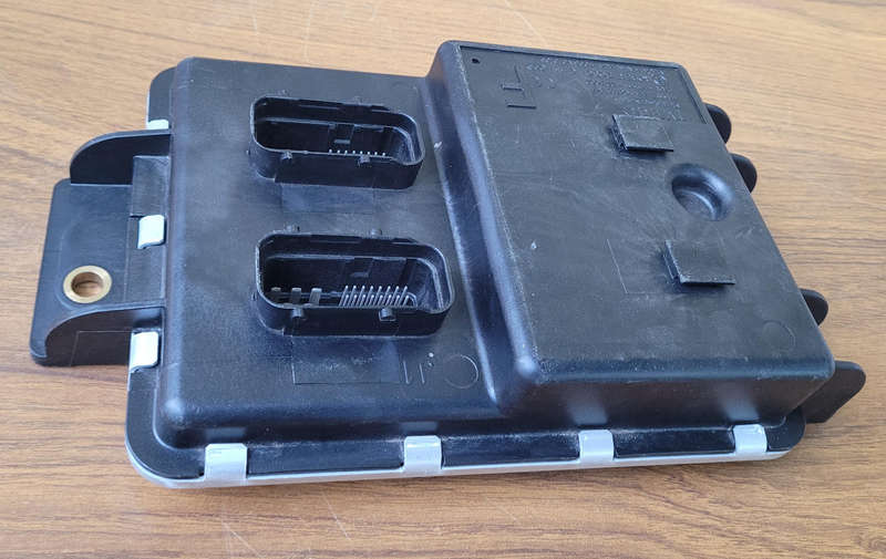UNUSED...IVECO Multiplex  Front Frame ECU BODY COMPUTER BOX Part: 4122 1002  (Bid Per Piece)