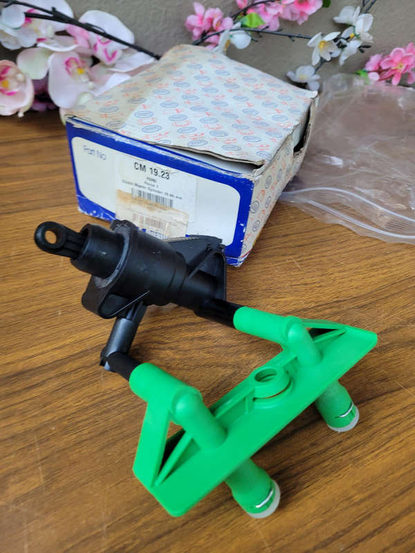 FORD FOCUS Clutch Master Cylinder  (Part: CM 19.23)