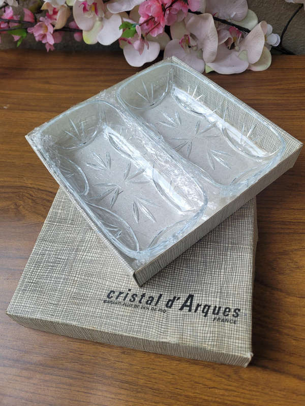 Vintage Twin Glass Bowl Set With Chiseled Details In ORIGINAL BOX (As Pictured )