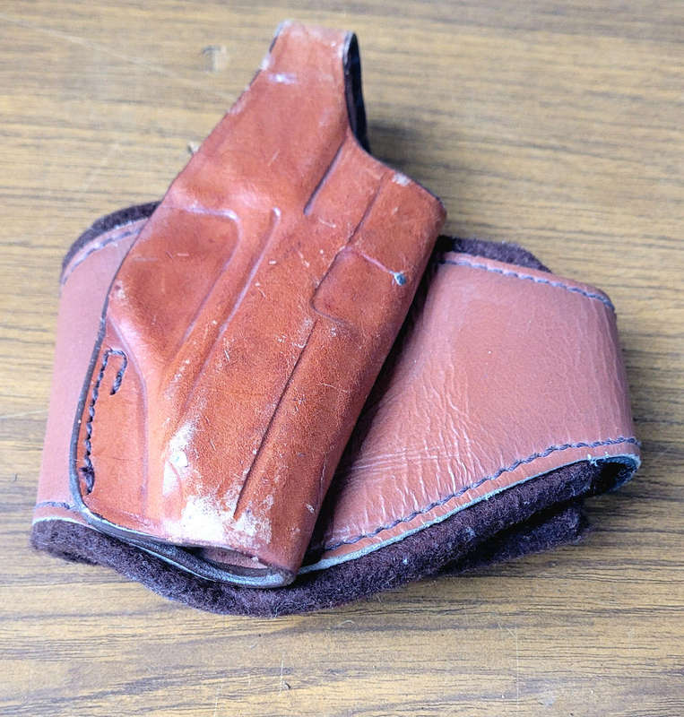 Collector`s Genuine Leather GUN HOLSTER Lot.  (Bid Per Lot)