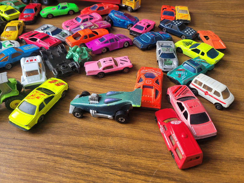 A Variety Of 50x Collector`s Toys (Bid Per Lot Of 50x)