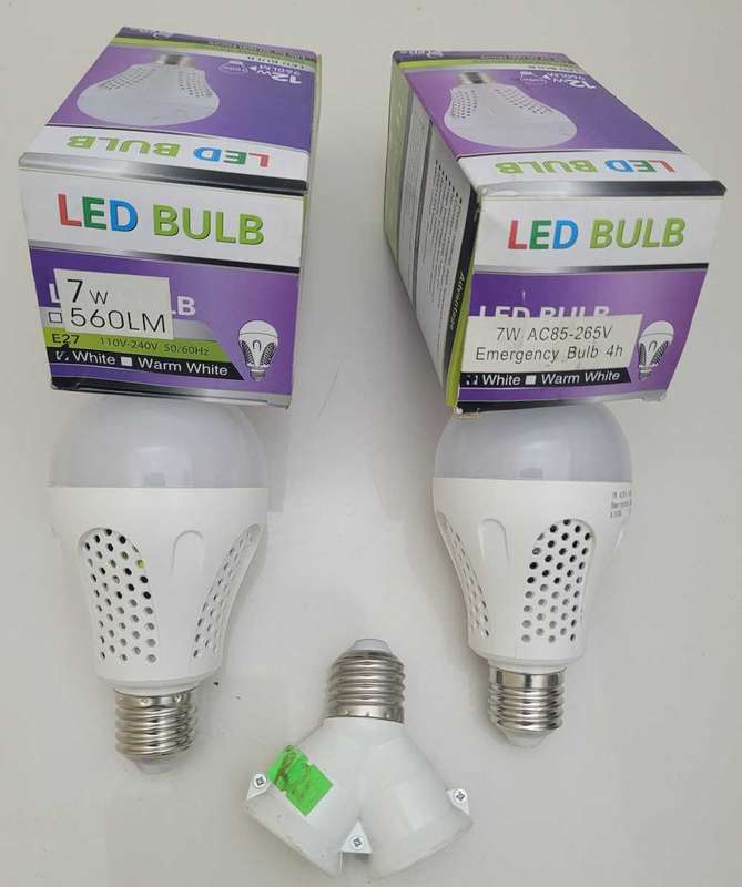UNUSED Twin Screw-On Light Bulb ADAPTOR (With 2x Free 7v  LED Bulbs . NO BOX