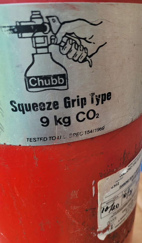 CHUBB 9Kg CO2 Giant Size Squeeze-Grip-Type Fire Extinguisher (31.30Kg Net Weight).