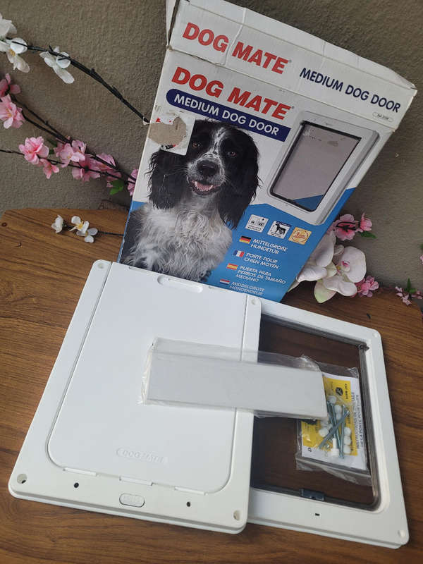 Unused Dog Mate Medium Dog Door