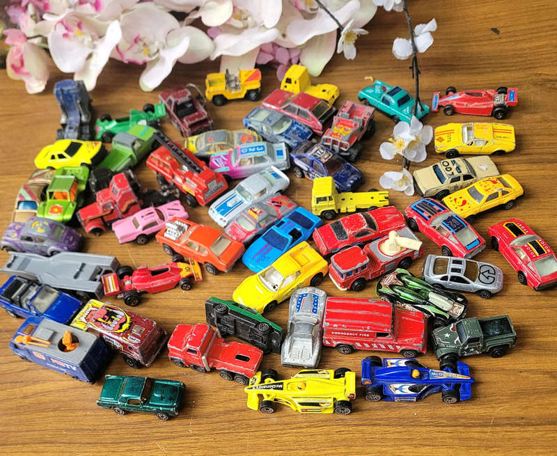 A Variety Of 50x Collector`s Toys (Bid Per Lot Of 50x)