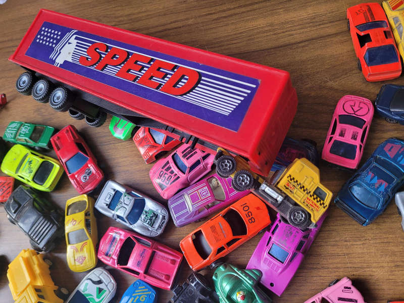 A Variety Of 50x Collector`s Toys (Bid Per Lot Of 50x)
