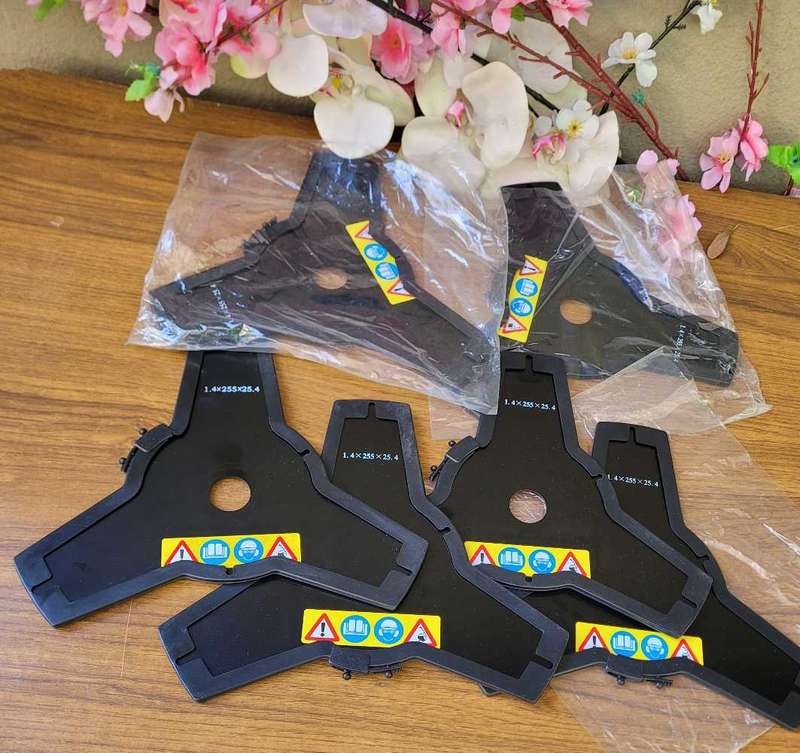Brush Cutter Blade Attachments (1.4x255.25.4) Bid Per Piece