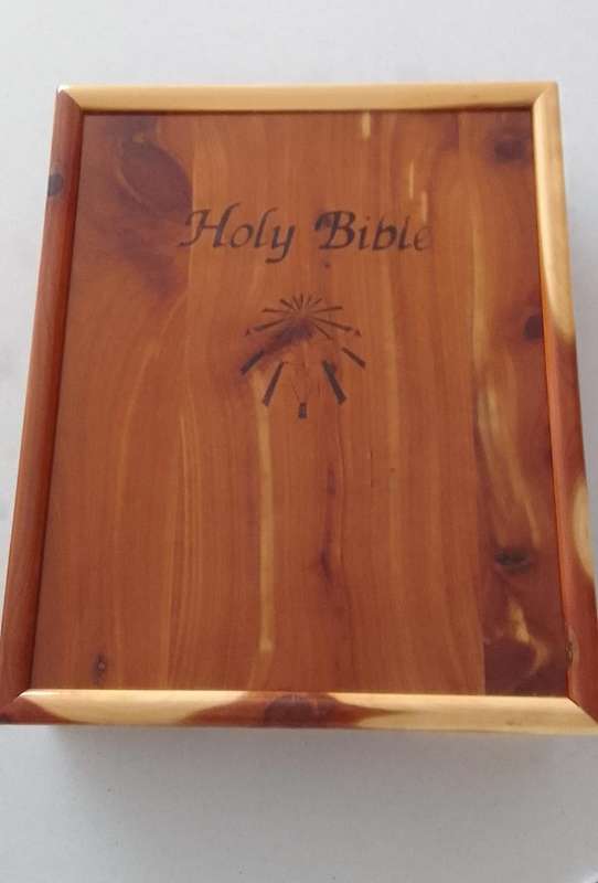 WOODEN BIBLE DISPPLAY BOX / STAND/COVER- IDEALLY FOR A FAMILY SIZE BILE