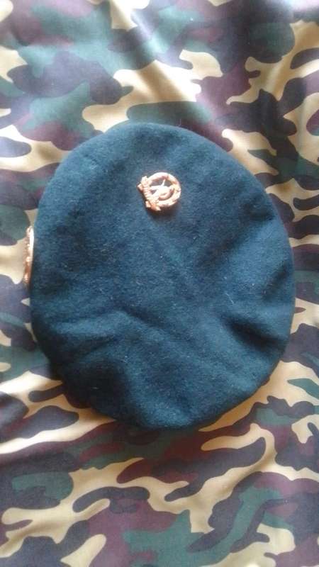 SADF COMMANDO BERET  BRONZE CAP BADGE/BALKIE + SINGLE COLLAR BADGE