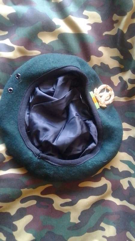 SADF COMMANDO BERET  BRONZE CAP BADGE/BALKIE + SINGLE COLLAR BADGE