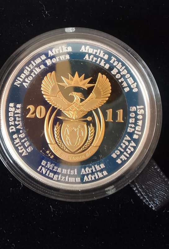 2011 BI-METAL R5 CROWN PROOF COIN WITH CERTIFICATE NO. 3133 IN SA MINT BOX