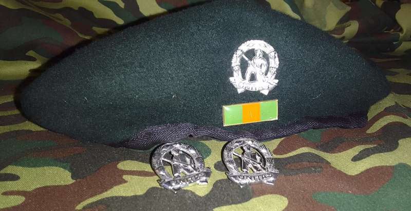 SADF COMMANDO BERET   CAP BADGE/BALKIE INCL. SET OF COLLAR BADGES