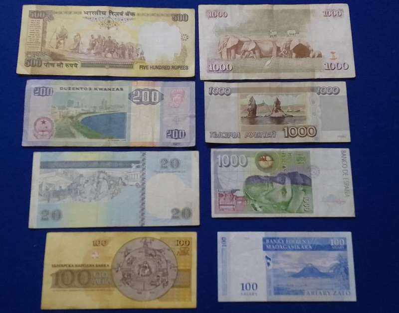 Banknotes from the World - 8 notes - your bid takes all
