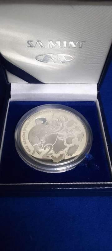 SILVER SALE! LOW START!  1995 SILVER R2 CROWN UNITED NATIONS PROOF COIN IN SA MINT BOX