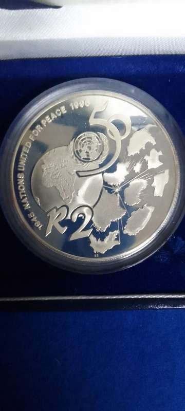 SILVER SALE! LOW START!  1995 SILVER R2 CROWN UNITED NATIONS PROOF COIN IN SA MINT BOX