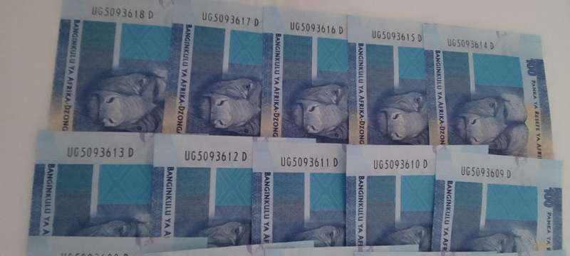 RSA ONE HUNDRED RAND NOTES - SEQUENCED ** 18 notes**CRISPY NOTES**UNC - L KGANYAGO