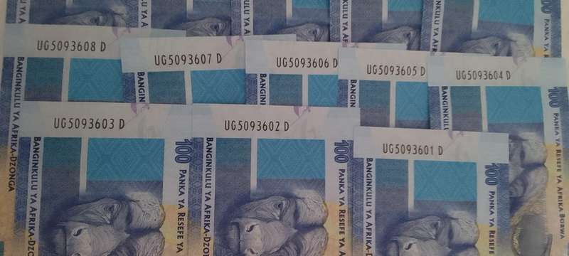RSA ONE HUNDRED RAND NOTES - SEQUENCED ** 18 notes**CRISPY NOTES**UNC - L KGANYAGO