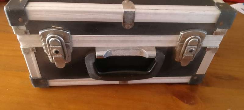 OVERHEAD PROJECTOR  IN ORIGINAL  CASE -- COLLECTORS ITEM - GOOD WORKING CONDITION -