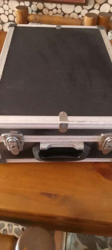 OVERHEAD PROJECTOR  IN ORIGINAL  CASE -- COLLECTORS ITEM - GOOD WORKING CONDITION -