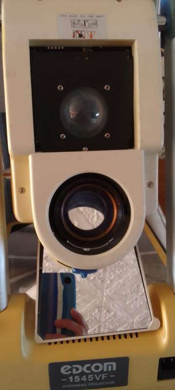 OVERHEAD PROJECTOR  IN ORIGINAL  CASE -- COLLECTORS ITEM - GOOD WORKING CONDITION -