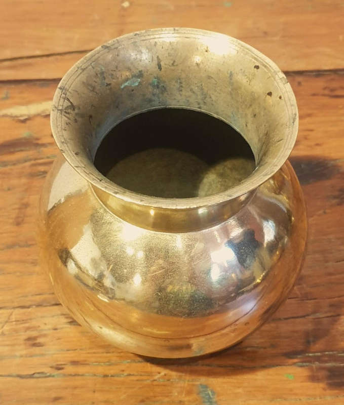 Lovely Brass vase / pot heavy