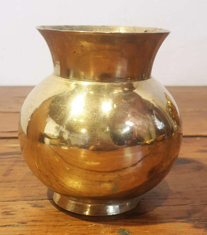 Lovely Brass vase / pot heavy