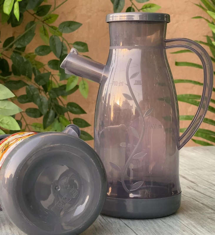 700ml Minimalistic Style Plastic Oil Bottle