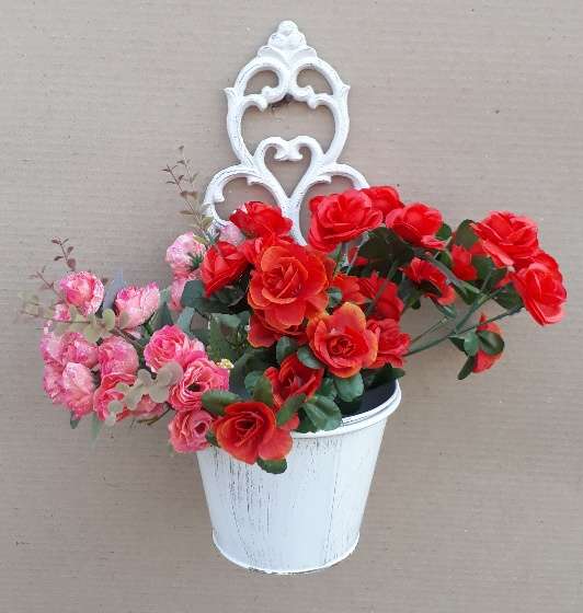 Garden. Wall hanging flower pot holder.