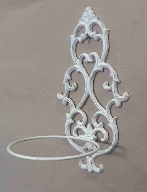 Garden. Wall hanging flower pot holder.