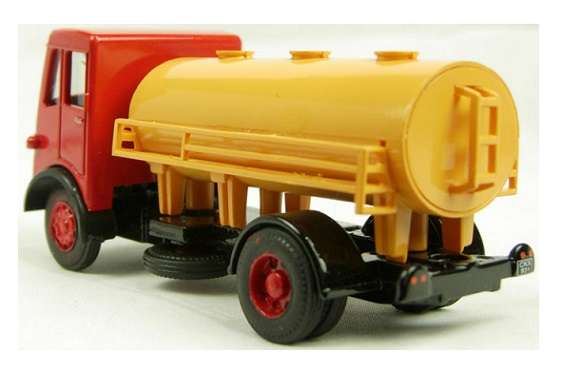 Base Toys Diecast Model AT-01 Albion Tanker Truck 1/76 OO railway
