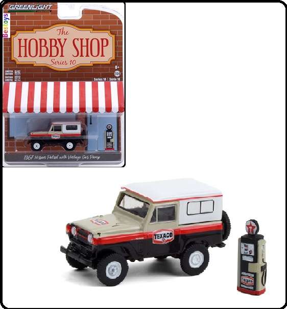 Greenlight Hobby Shop Nissan Patrol 1967 + Vintage Gas Pump Texaco 1/64 scale