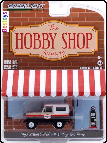 Greenlight Hobby Shop Nissan Patrol 1967 + Vintage Gas Pump Texaco 1/64 scale