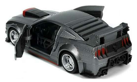 JADA Diecast Model Car 33082 Ford Mustang GT 2006 + War Machine Figurine Marvel Avengers 1/32 scale