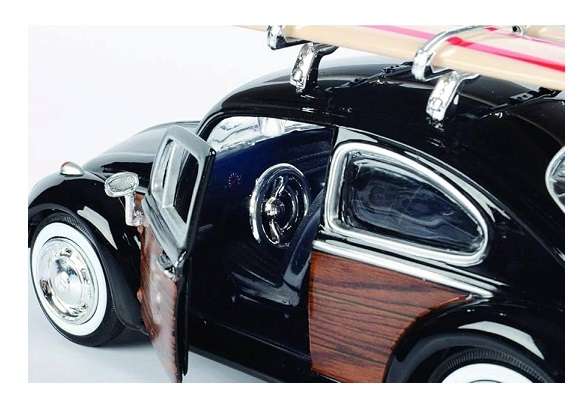 Motormax Motor Max 79591 VW Volkswagen Beetle 1300 1966 + Surfboards 1/24 scale
