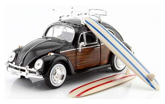 Motormax Motor Max 79591 VW Volkswagen Beetle 1300 1966 + Surfboards 1/24 scale