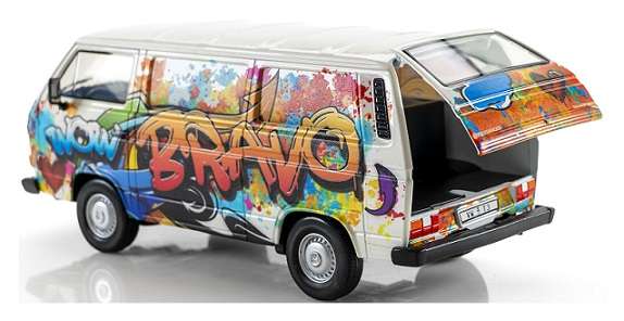 Motormax Motor Max 79599 VW Volkswagen Kombi T 3 T3 Transporter Panelvan "Bravo" Graffiti 1/24 scale