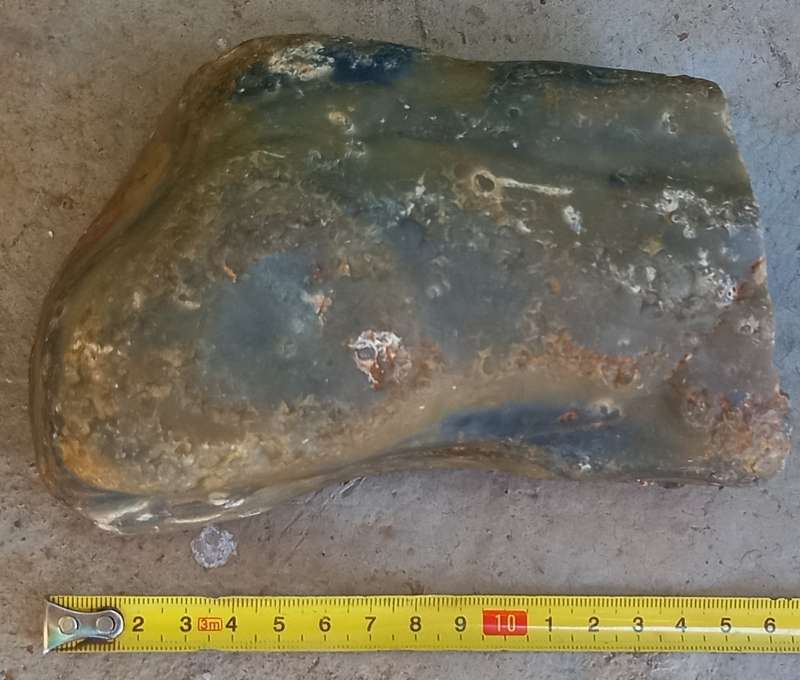 Agate rough approx 1.6kg and 14cm x 10cm x 6cm
