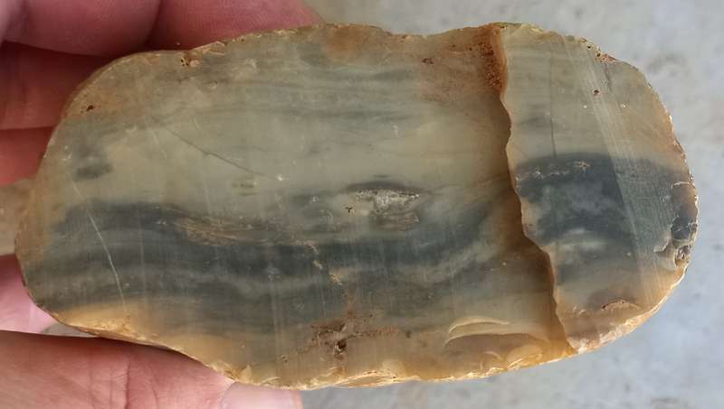 Agate rough approx 1.6kg and 14cm x 10cm x 6cm