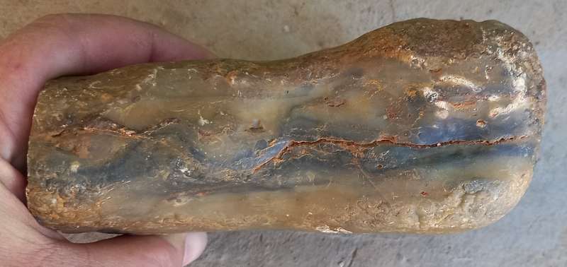 Agate rough approx 1.6kg and 14cm x 10cm x 6cm