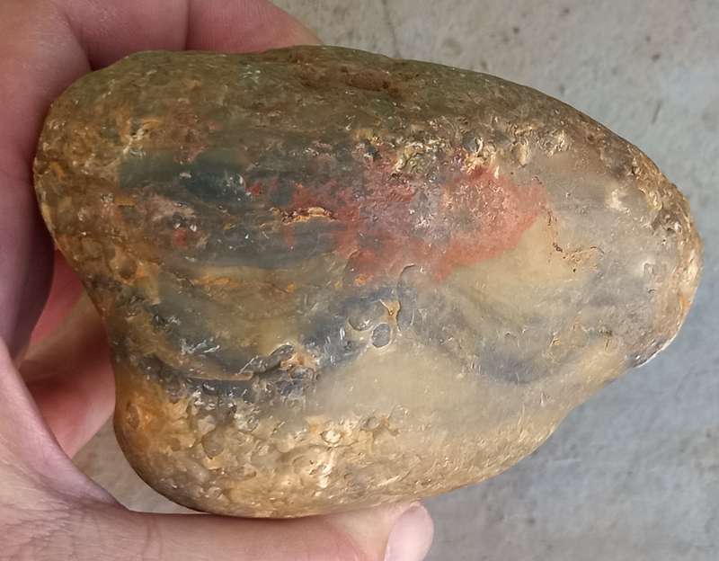 Agate rough approx 1.6kg and 14cm x 10cm x 6cm