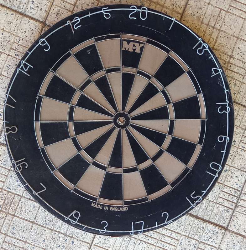 Vingate dart board MADE IN ENGLAND