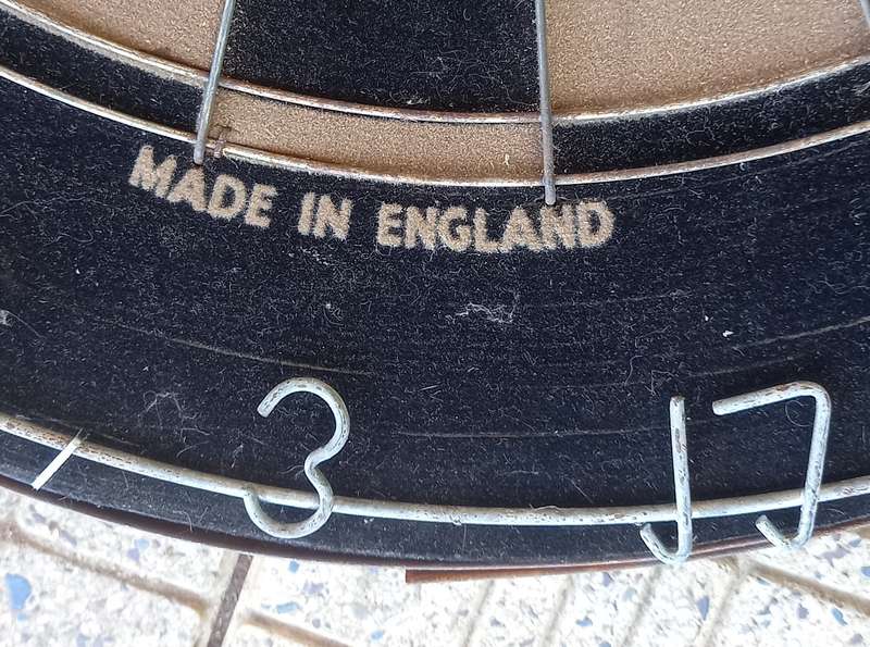 Vingate dart board MADE IN ENGLAND