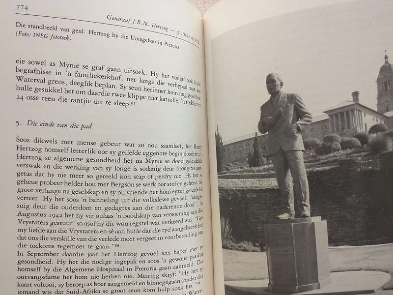Generaal JBM Hertzog Sy Strewe en Stryd (2 Volumes)
