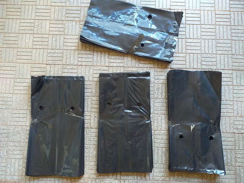 *** NEW *** 4 x 25  100 bags 8 Litre Black plant bags (100 bags in total)