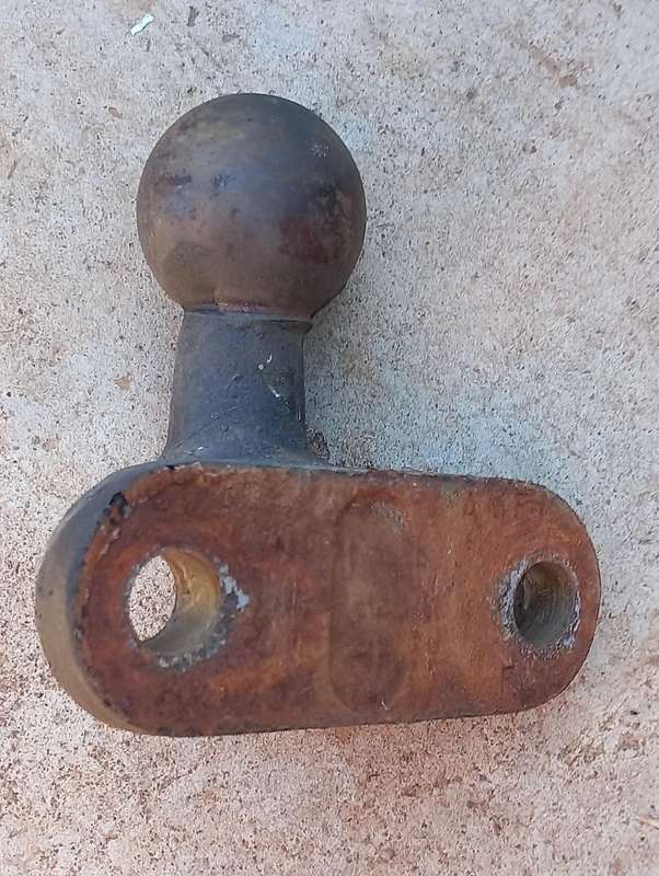 Trailer or caravan vehicle tow ball coupling
