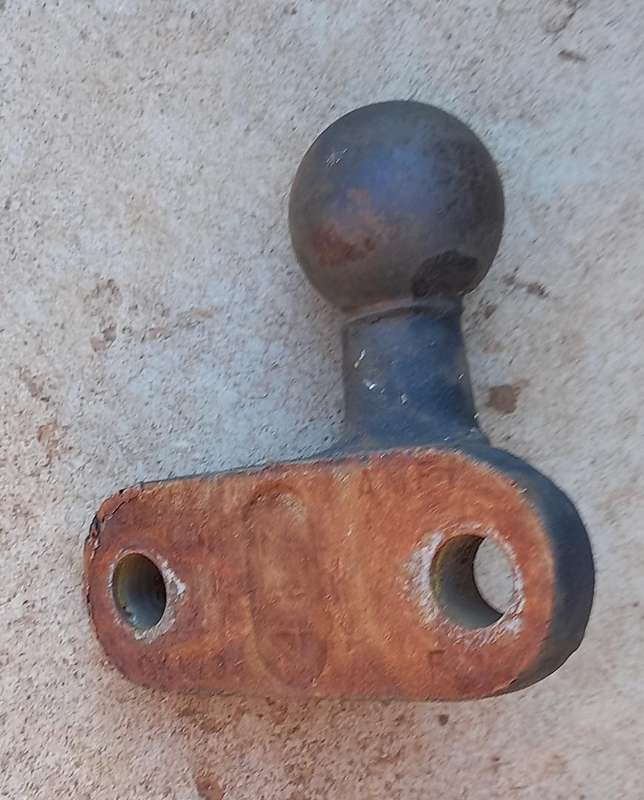 Trailer or caravan vehicle tow ball coupling